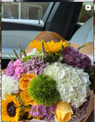 Hand-tied mixed seasonal blooms
